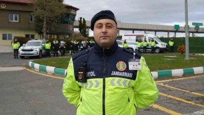 G&ouml;rev başında şehit oldu, baba ocağı T&uuml;rk bayraklarıyla donatıldı