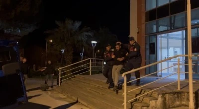 G&ouml;revdeki 3 polisi yaralamışlardı...