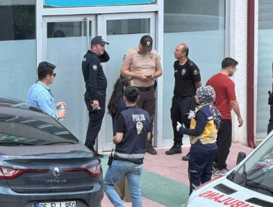 G&ouml;revi başında kalp krizi ge&ccedil;iren polis memuru hayatını kaybetti