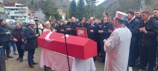 G&ouml;revi başında kalp krizi ge&ccedil;iren Uzman &ccedil;avuş memleketi Giresun&rsquo;da son yolculuğuna uğurlandı
