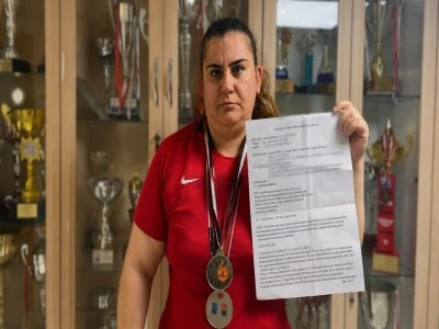 G&ouml;rme engelli milli halterci 800 bin lira dolandırıldı
