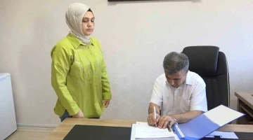 G&ouml;rme engelli okul m&uuml;d&uuml;r&uuml; azmiyle &ouml;rnek oluyor
