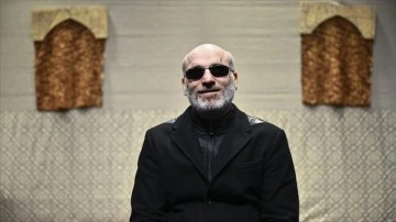 G&ouml;rme engelli oyuncu İhsan Sever tiyatro ile hayata tutunuyor