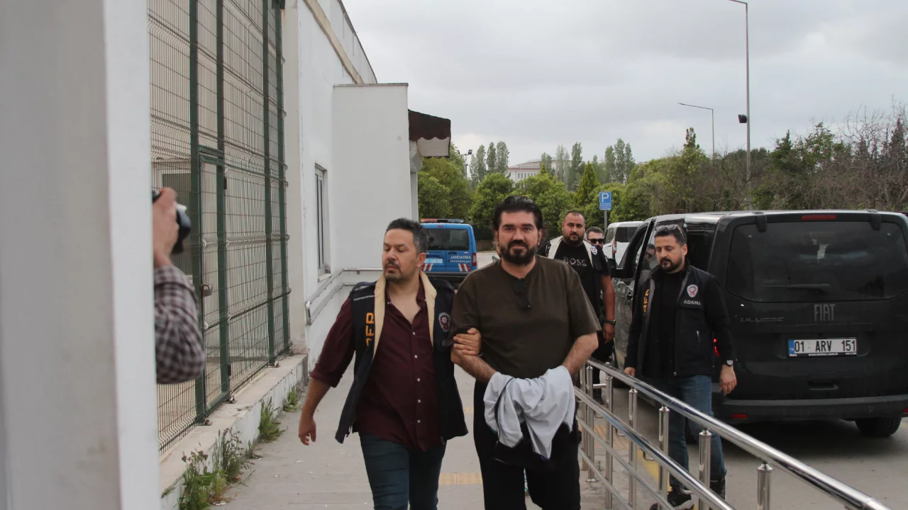 G&ouml;zaltına alınan Rasim Ozan K&uuml;tahyalı Adana'ya getirildi