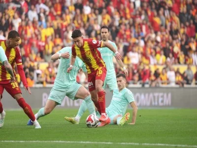 G&ouml;ztepe Avrupa yolunda frene bastı