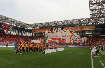 G&ouml;ztepe taraftarı, 5 farklı dilde transfer ve şampiyonluk istedi