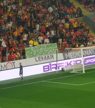 G&ouml;ztepe Trib&uuml;n&uuml;'nden Bursaspor'a destek !
