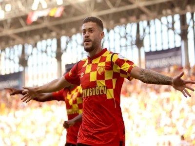 G&ouml;ztepeli Romulo'nun bonservisi Karşıyaka ve Altay'ın borcundan fazla