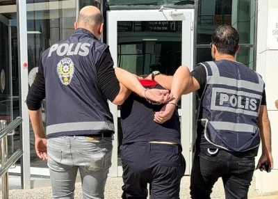 G&ouml;z&uuml; d&ouml;nm&uuml;ş itfaiyeci eski sevgilisini benzin d&ouml;kerek yaktı
