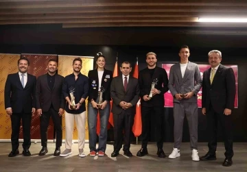 GSYİAD Yılın Sporcusu &ouml;d&uuml;l t&ouml;reni yapıldı
