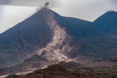 Guatemala&rsquo;daki Fuego Yanardağı patladı