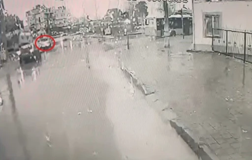 G&uuml;bre y&uuml;kl&uuml; kamyonun gen&ccedil; kadını &ouml;l&uuml;me &rsquo;s&uuml;r&uuml;klediği&rsquo; kaza kamerada
