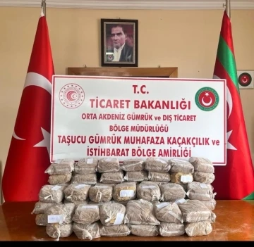 G&uuml;mr&uuml;k Muhafaza ekipleri Mersin&rsquo;de 35 kilogram esrar ele ge&ccedil;irdi