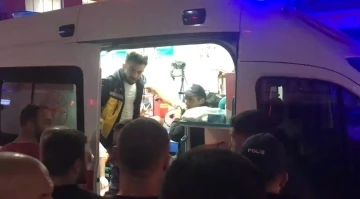 G&uuml;m&uuml;şhane&rsquo;de alkoll&uuml; ilahi dinleme kavgası: 1&rsquo;i polis 2 kişi yaralı
