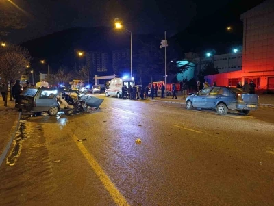 G&uuml;m&uuml;şhane&rsquo;de iftara dakikalar kala feci kaza: 1 &ouml;l&uuml;, 3 yaralı