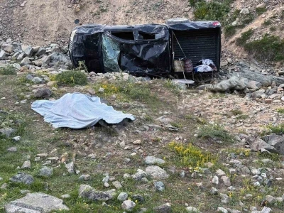 G&uuml;m&uuml;şhane'de yayla yolunda feci kaza: 2 &ouml;l&uuml;, 4 yaralı