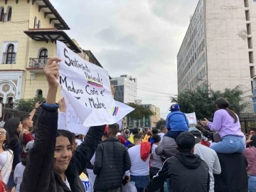 G&uuml;ney Amerika&rsquo;daki Venezuelalılardan Maduro protestosu
