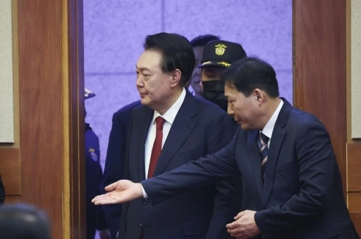 G&uuml;ney Kore Devlet Başkanı Yoon azil davası kapsamında ilk kez hakim karşısına &ccedil;ıktı
