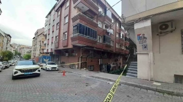 G&uuml;ng&ouml;ren&rsquo;de bir apartmana ateş a&ccedil;ıldı
