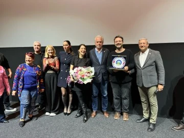 Gupse &Ouml;zay'ın yeni filmi Lohusa'nın Bursa galası DownTown AVM'de ger&ccedil;ekleşti 