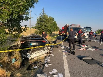 Gurbet&ccedil;i ailenin otomobili takla attı: 3 &ouml;l&uuml;, 1 yaralı