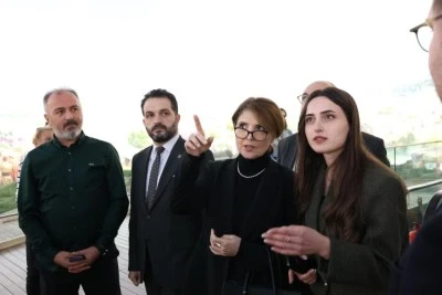 G&uuml;rc&uuml; Bakan ve d&uuml;nyaca &uuml;nl&uuml; piyanist Bolkvadze'den Bursa'da tarihi yolculuk