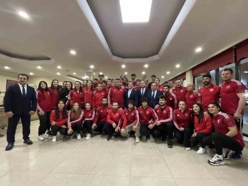 G&uuml;reş camiası iftarda bir araya geldi
