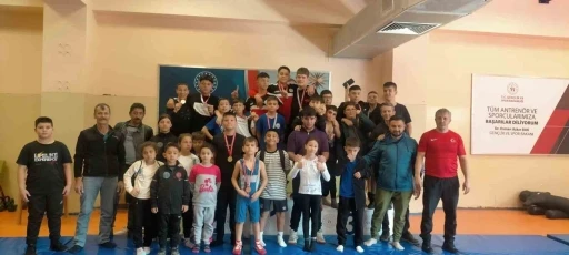 G&uuml;reş Takımı Cumhuriyet Kupası&rsquo;ndan 14 madalya ile d&ouml;nd&uuml;
