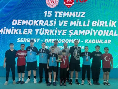 G&uuml;reşte Yıldırım r&uuml;zgarı