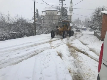 G&uuml;rsu Belediyesi kar mesaisine başladı