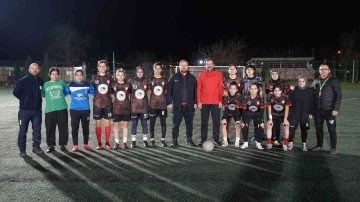 G&uuml;rsu&rsquo;nun kadın kramponlarına tam destek