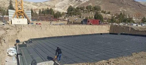 G&uuml;r&uuml;n&rsquo;de depremzedeler i&ccedil;in yeni konutlar y&uuml;kseliyor
