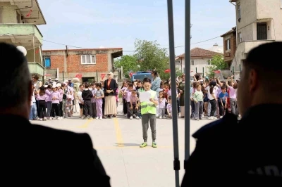 G&uuml;venli trafiğin şartlarını &lsquo;tebess&uuml;mle&rsquo; &ouml;ğrendiler

