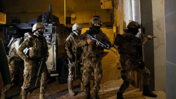 G&uuml;venlik g&uuml;&ccedil;lerinin y&uuml;r&uuml;tt&uuml;ğ&uuml; operasyonlarda &ccedil;ok sayıda su&ccedil; &ouml;rg&uuml;t&uuml; &ccedil;&ouml;kertildi