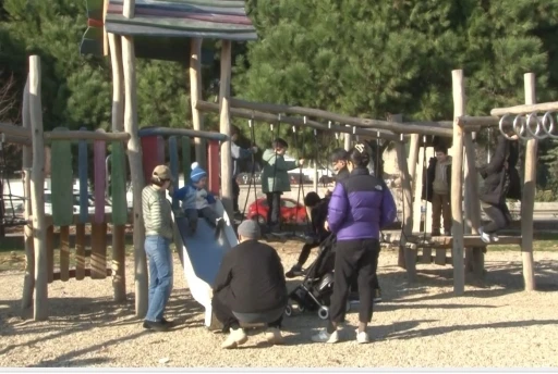 G&uuml;zel havayı fırsat bilen vatandaşlar Bakırk&ouml;y sahiline akın etti
