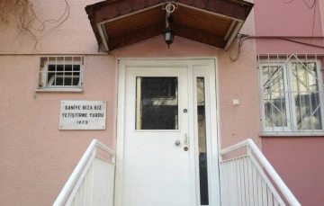 H. G&Uuml;L KOLAYLI YAZDI: Saniye Rıza hanımefendi ve Kız Yetiştirme Yurdu