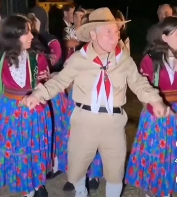 Hababam sınıfı oyuncuları Van&rsquo;da nişan t&ouml;renine katıldı
