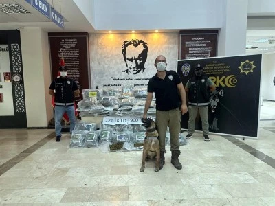 Bulgaristan'dan T&uuml;rkiye'ye giriş yapan TIR'da y&uuml;ksek miktarda uyuşturucu ele ge&ccedil;irildi