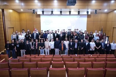 D&uuml;nyaca &uuml;nl&uuml; VIP ara&ccedil; tasarımcısı Erbakan Malko&ccedil;, Bursa'da &uuml;niversite &ouml;ğrencileriyle buluştu
