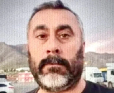 Lastiği patlayan TIR, &ouml;n&uuml;ndeki TIR'a &ccedil;arptı ; 1 &ouml;l&uuml;