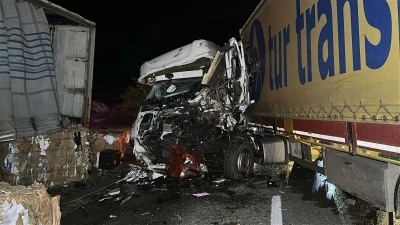 Edirne'de 2 TIR ve 3 otomobilin karıştığı zincirleme kaza: 1 &ouml;l&uuml;, 2 yaralı