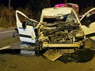 Bursa'da TIR'a arkadan &ccedil;arptı: 1'i ağır, 2 yaralı