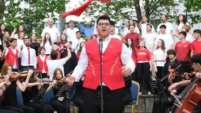 &nbsp;Bursa Zeki M&uuml;ren G&uuml;zel Sanatlar Lisesi &ouml;ğrencilerinden tarihi başarı