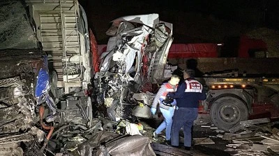 &nbsp;Elazığ&rsquo;da &uuml;&ccedil; tır &ccedil;arpıştı: 1 kişi yaşamını yitirdi