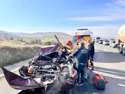 TIR'a arkadan &ccedil;arpan otomobil 150 metre s&uuml;r&uuml;klendi: 1 yaralı