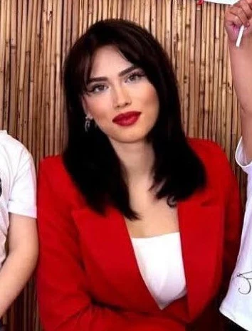 Gen&ccedil; &ouml;ğretmen Irmak Ayşe Koparan, evinde &ouml;l&uuml; bulundu