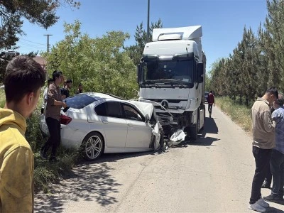 TIR'ın altında kalan ara&ccedil; s&uuml;r&uuml;c&uuml;s&uuml; hayatını kaybetti