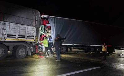 Bursa'da 2 TIR &ccedil;arpıştı: 1 &ouml;l&uuml;