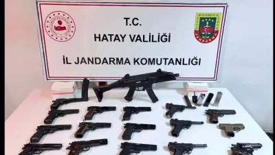 Hatay&rsquo;da TIR ve dorsesinde 1'i makineli 17 tabanca ele ge&ccedil;irildi
