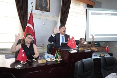 Yenişehir Belediye Başkanı &Ouml;zel: &ldquo;GER&Ccedil;EKLER, ALGILARDAN G&Uuml;&Ccedil;L&Uuml;D&Uuml;R&rdquo;